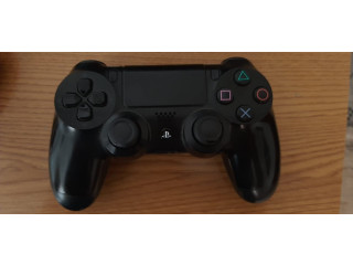 Manette ps4 a vendre État comme neuf 9/10 mafeha hata problème